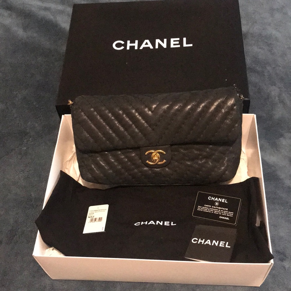 Chanel - Jumbo Chevron Flap